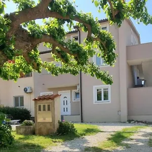 https://apartment-sunset-porec.in-istria.net
